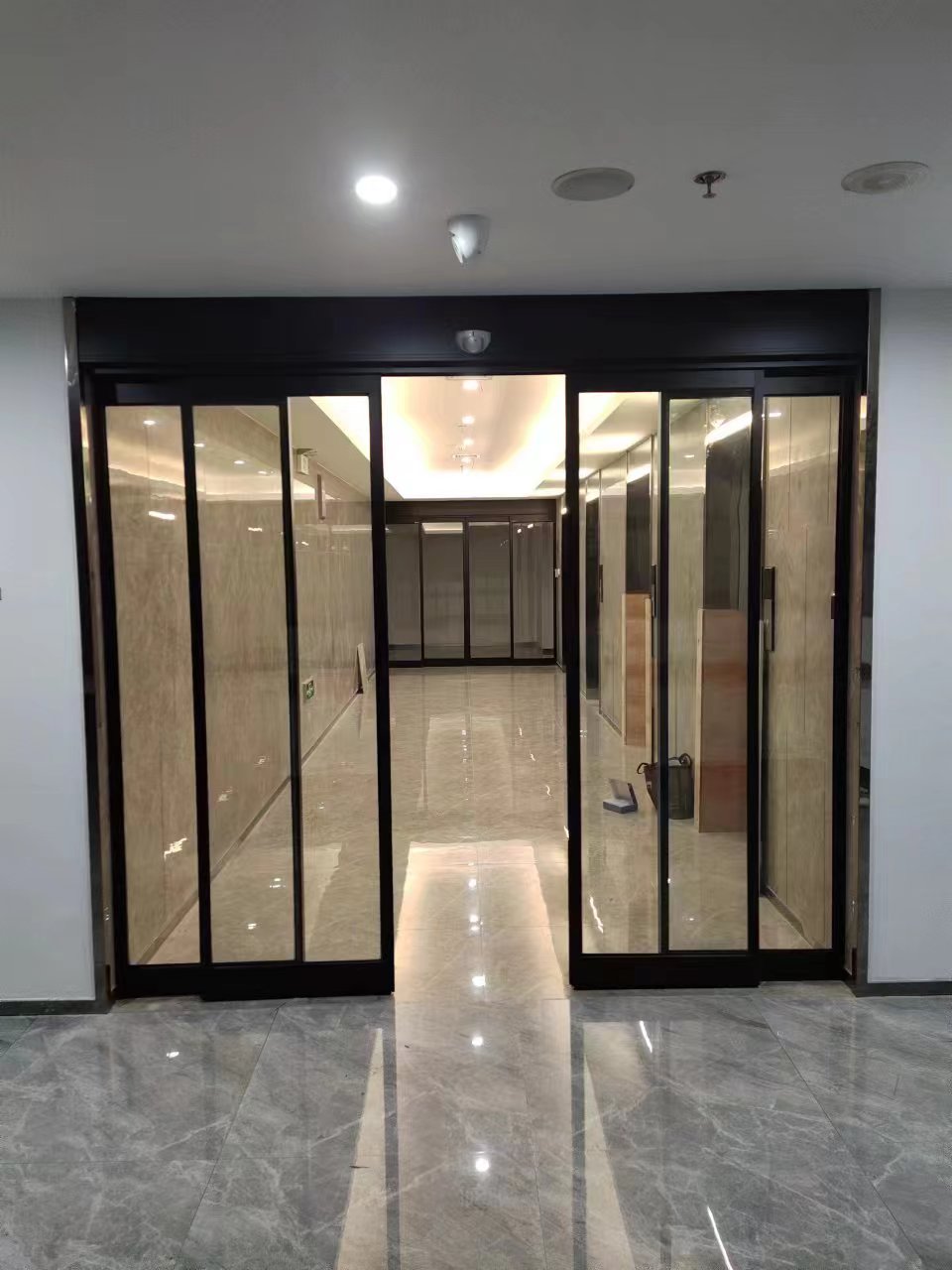 如东县玻璃伸缩门
